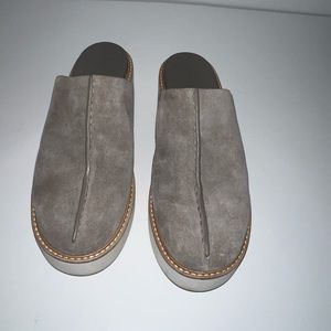Vince Adler clogs mules suede size 8